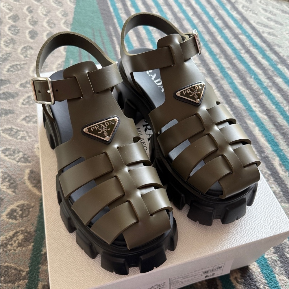 BNEW PRADA MEN MONOLITH SANDALS COMPLETE W/ BOX , TAGS UNUSED SIZE 7US 6UK